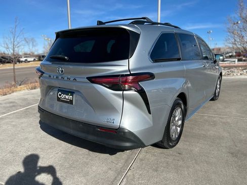 Used 2022 Toyota Sienna XLE image 8