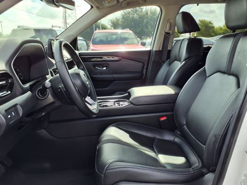 Certified 2025 Honda Pilot Touring image 17