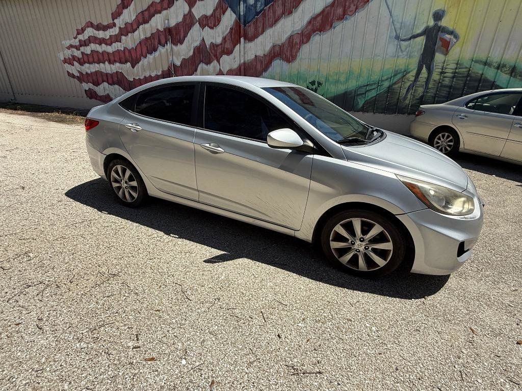 Used 2012 Hyundai Accent GLS w/ Premium Pkg 3 FWD image 6