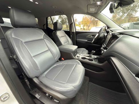Used 2019 Chevrolet Traverse LT w/ LT Premium Package FWD image 54