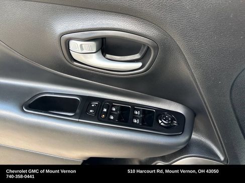 Used 2023 Jeep Renegade Latitude AWD/4WD image 14