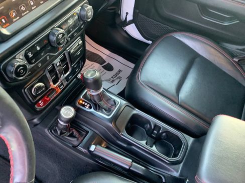Used 2023 Jeep Wrangler Unlimited Rubicon AWD/4WD image 24