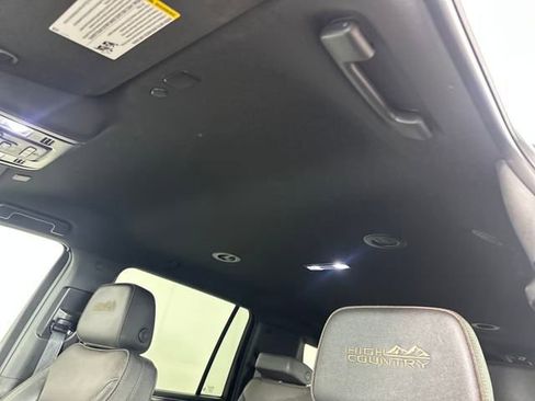 Used 2023 Chevrolet Suburban High Country image 12