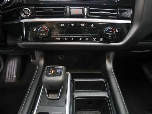 Used 2022 Nissan Pathfinder SL image 19