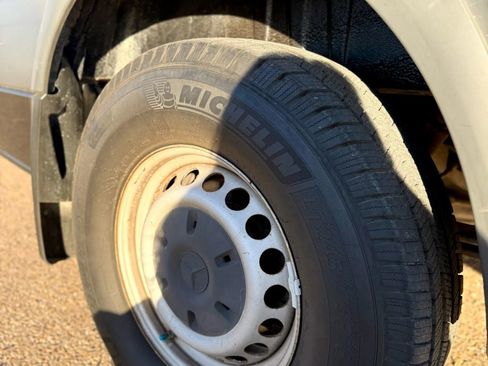 Used 2012 Mercedes-Benz Sprinter 2500 image 8