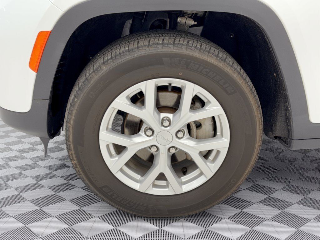 Used 2023 Jeep Grand Cherokee Limited AWD/4WD image 13