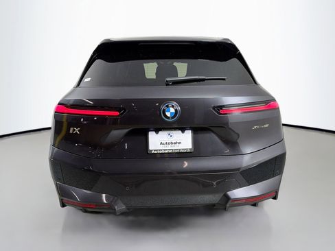 Used 2023 BMW iX xDrive50 w/ Ultimate Package image 7
