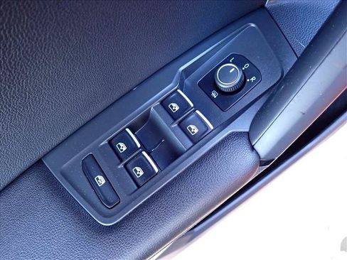 Used 2019 Volkswagen Tiguan S FWD image 16