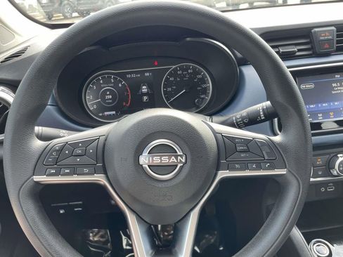 Used 2025 Nissan Versa SV image 19