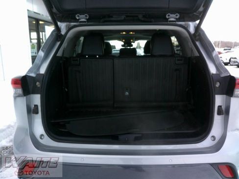 Certified 2022 Toyota Highlander Limited image 28