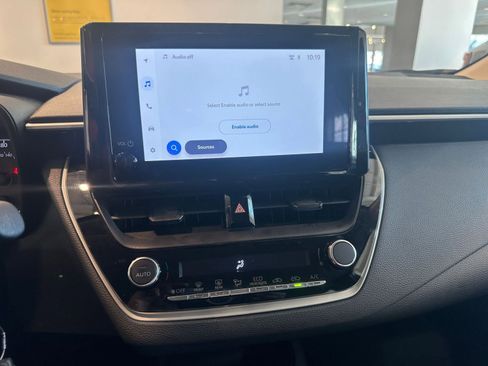 Used 2025 Toyota Corolla LE image 18