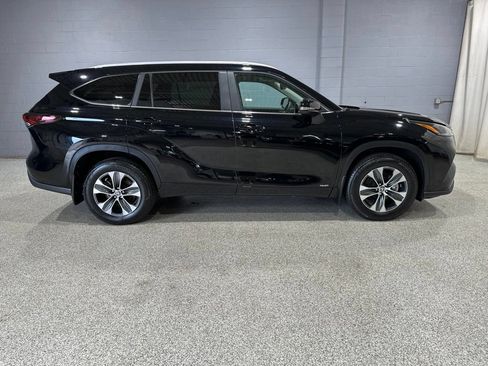 Certified 2026 Toyota Highlander XLE AWD/4WD image 2