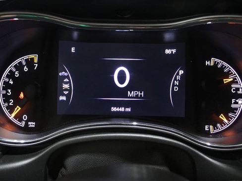Used 2020 Jeep Grand Cherokee Altitude AWD/4WD image 12