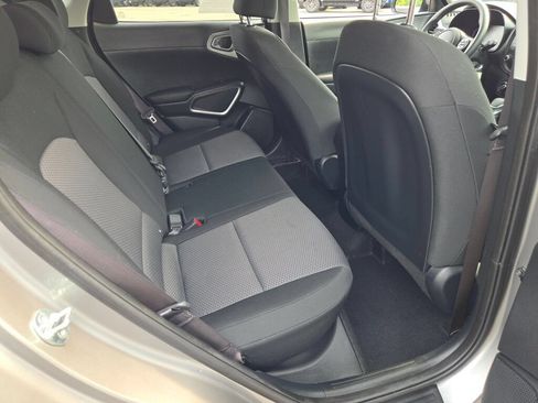 Used 2025 Kia Soul LX w/ LX Technology Package FWD image 23