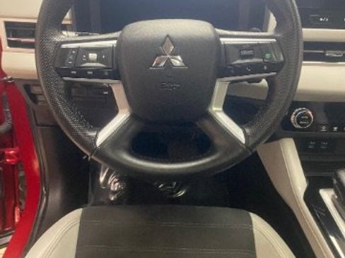 Used 2025 Mitsubishi Outlander SE FWD image 21