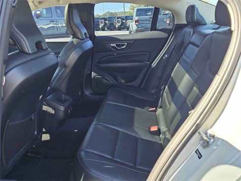 Used 2020 Volvo S60 T5 Momentum image 4