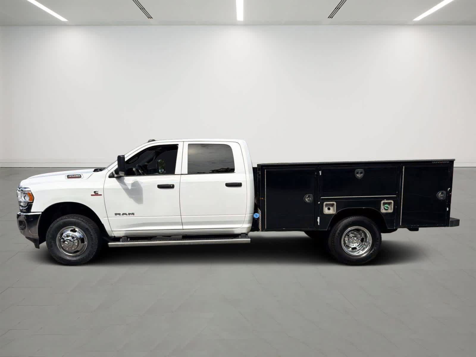 Used 2022 RAM 3500 Tradesman w/ Chrome Appearance Group AWD/4WD image 2
