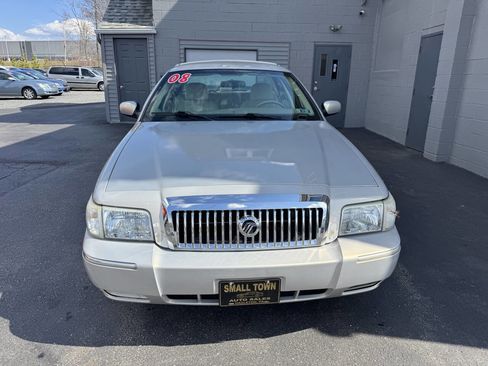 Used 2008 Mercury Grand Marquis GS RWD image 2