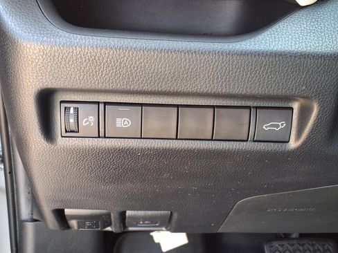 Used 2020 Toyota RAV4 XLE w/ Convenience Package FWD image 20