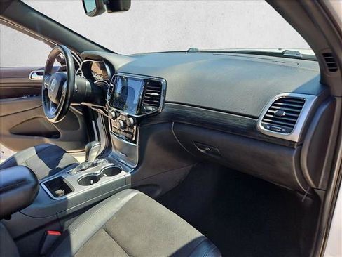 Used 2020 Jeep Grand Cherokee Altitude RWD image 29