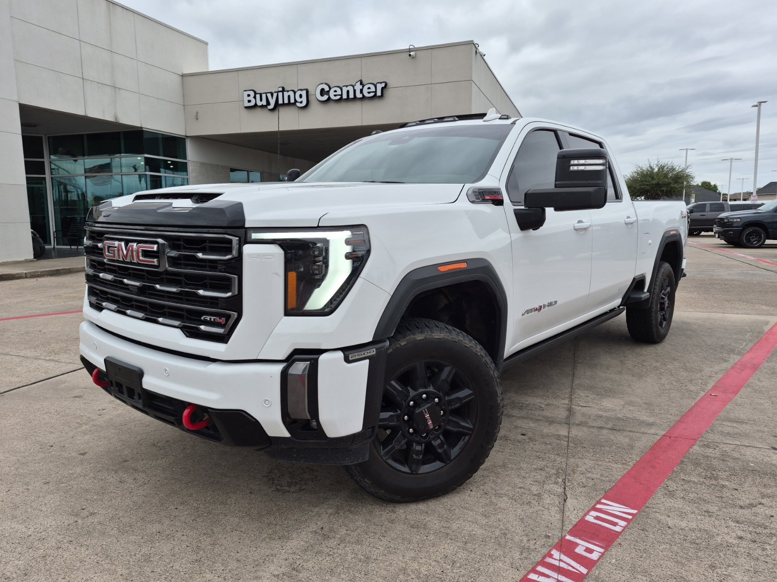 Used 2024 GMC Sierra 2500 AT4 w/ AT4 Premium Plus Package AWD/4WD image 1