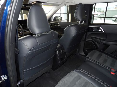 Used 2025 Mitsubishi Outlander SE image 22