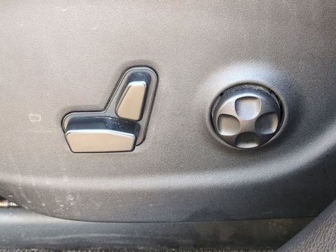 Used 2015 Jeep Cherokee Latitude w/ Comfort/Convenience Group image 19