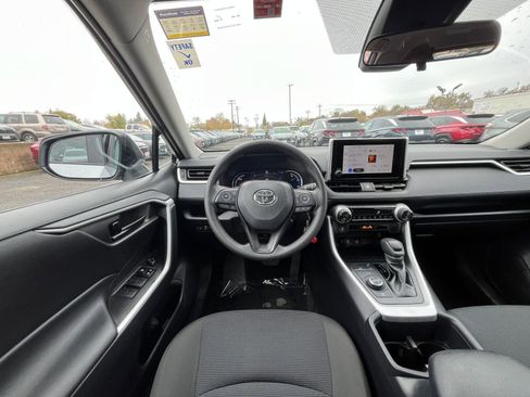 Used 2025 Toyota RAV4 LE image 33