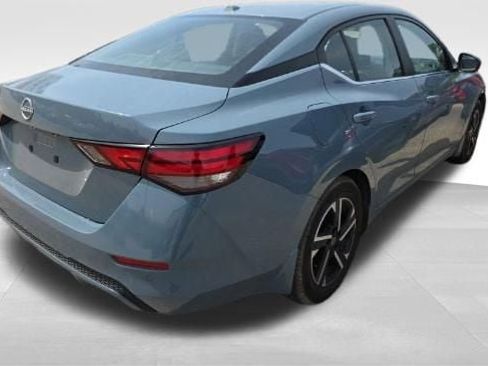 Used 2025 Nissan Sentra SV FWD image 3