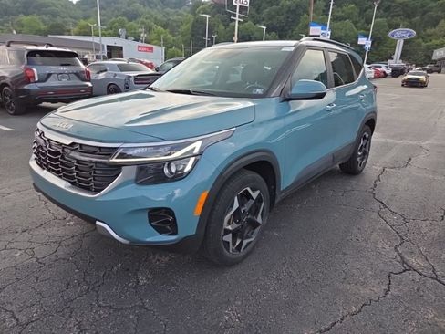 Used 2025 Kia Seltos EX AWD/4WD image 3