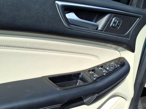 Used 2016 Ford Edge Titanium FWD image 15