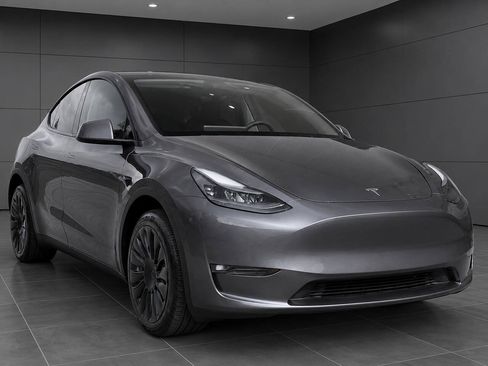 Used 2023 Tesla Model Y Long Range AWD/4WD image 1