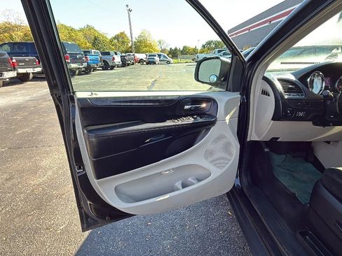Used 2012 Dodge Grand Caravan Crew image 17