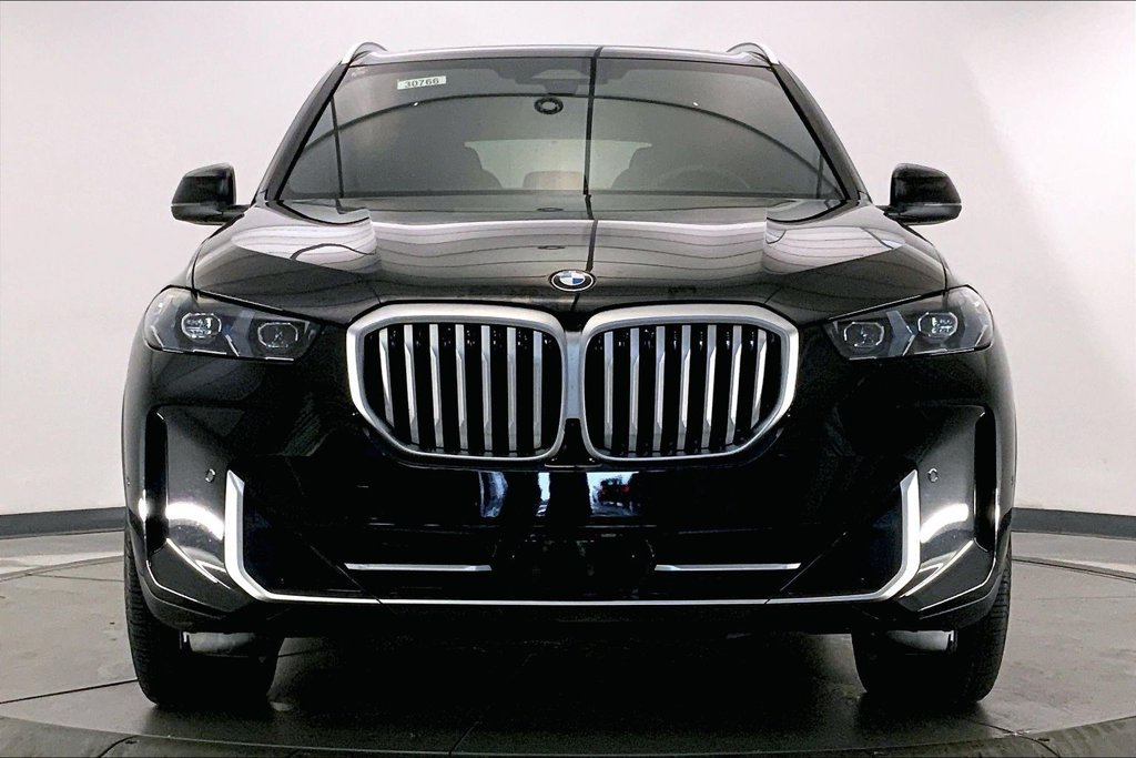 Certified 2026 BMW X5 xDrive40i w/ Premium Package AWD/4WD image 2