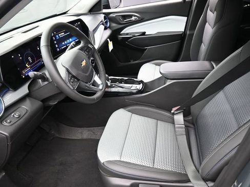 New 2026 Chevrolet Trax LT w/ Driver Confidence Package image 8