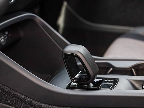 New 2025 Volvo XC40 B5 Core w/ Climate Package image 22