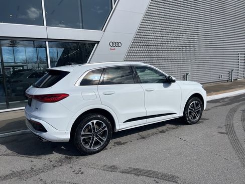 Used 2025 Audi Q5 Premium w/ Convenience Package image 23