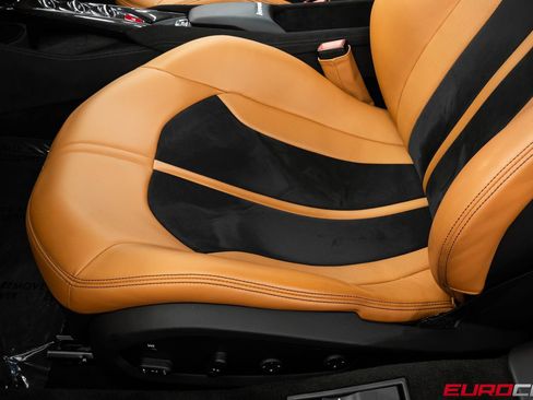 Used 2021 Ferrari F8 Tributo RWD image 45
