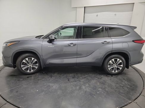 Used 2020 Toyota Highlander XLE AWD/4WD image 4