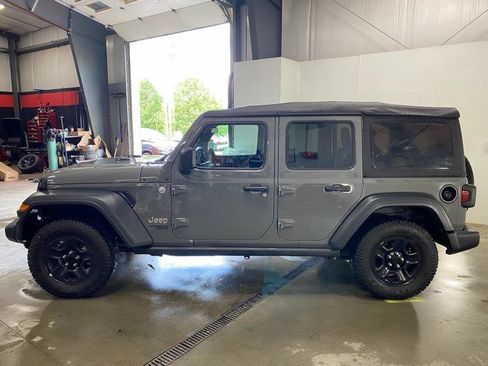 Used 2018 Jeep Wrangler Unlimited Sport AWD/4WD image 4