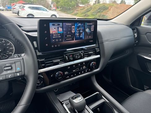 New 2026 Nissan Pathfinder SV w/ SV Premium Package image 18