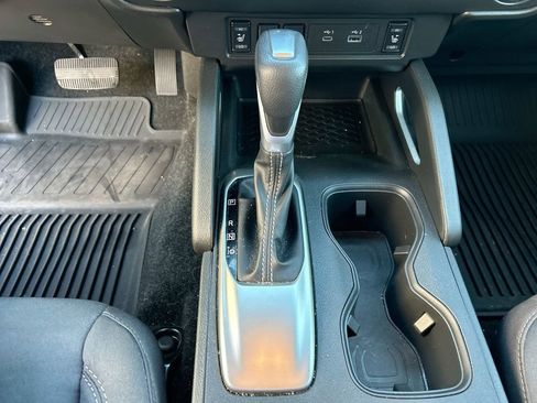 Used 2025 Nissan Frontier SV w/ SV Convenience Package RWD image 19