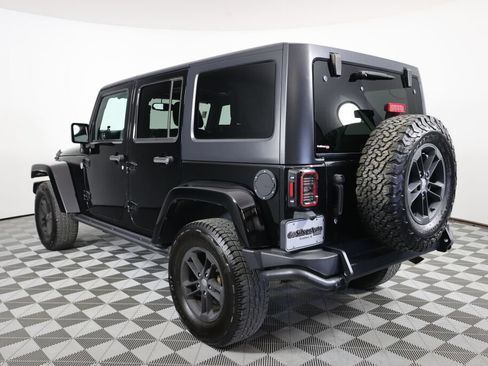 Used 2017 Jeep Wrangler Unlimited Sahara AWD/4WD image 4
