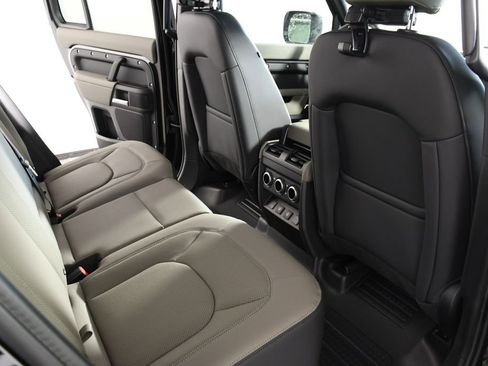 Used 2025 Land Rover Defender 110 S image 22