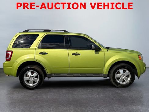 Used 2012 Ford Escape XLT FWD image 2