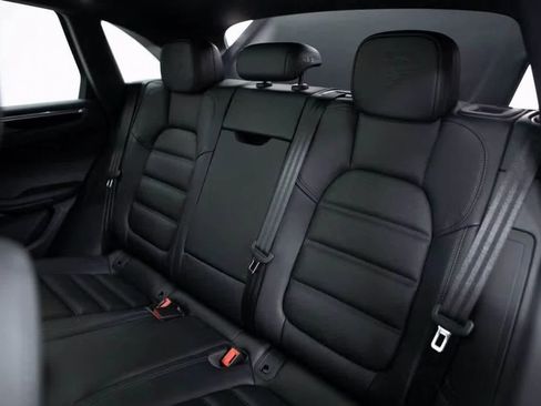 Certified 2025 Porsche Macan Turbo image 30