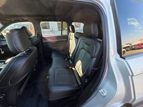 New 2025 Jeep Grand Cherokee Limited image 19