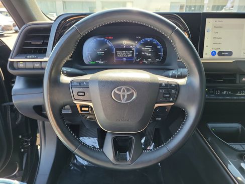 Used 2025 Toyota Crown AWD/4WD image 21