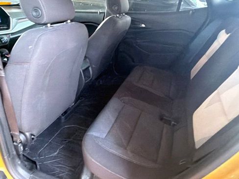 Used 2025 Chevrolet Trax RS w/ Sunroof Package FWD image 9