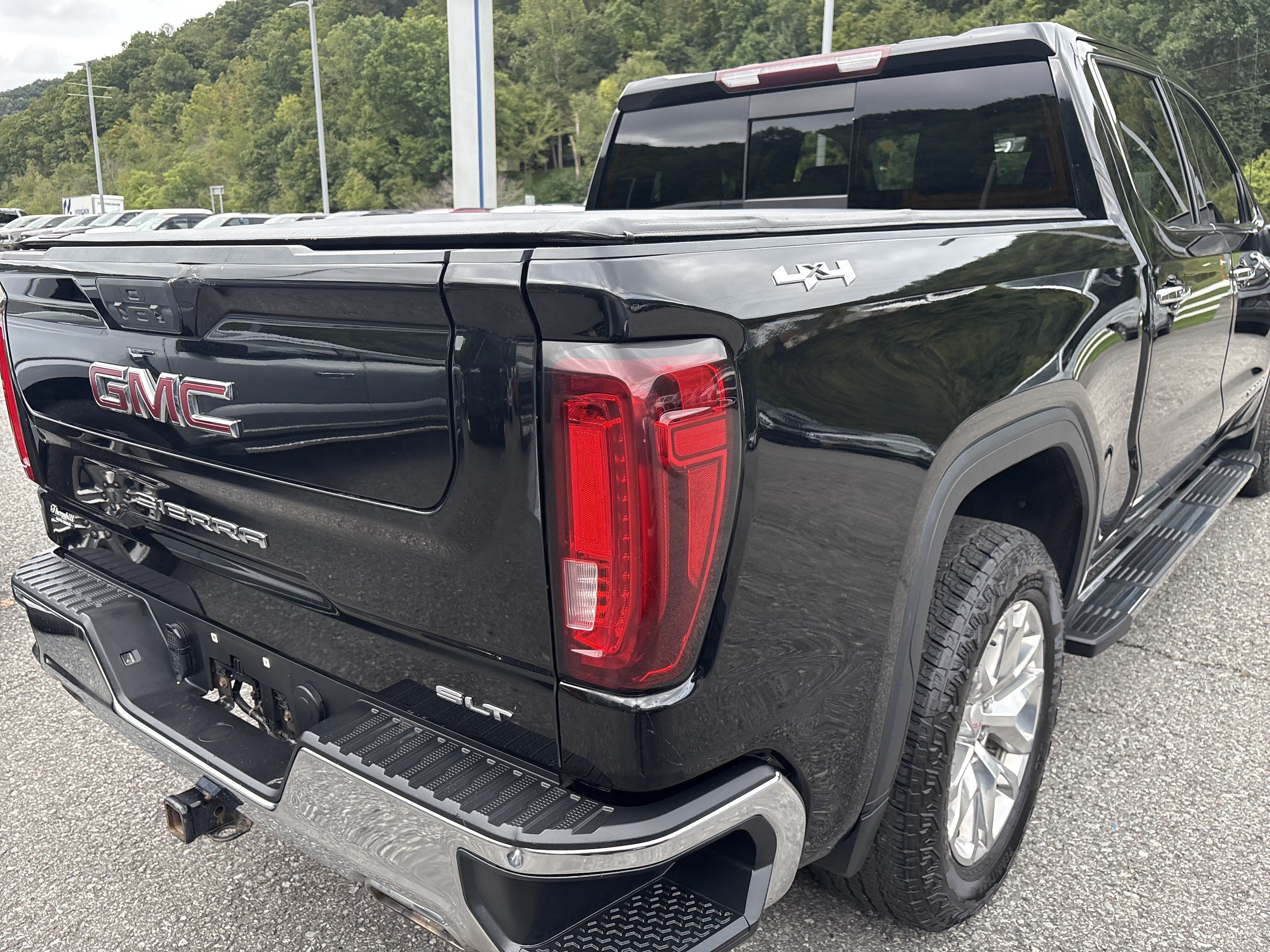 Used 2021 GMC Sierra 1500 SLT w/ SLT Premium Package AWD/4WD image 4
